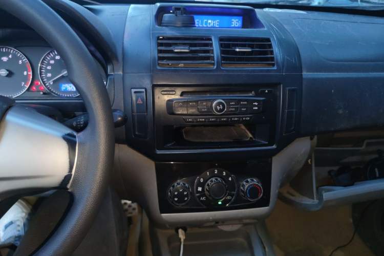 Used BAIC Weiwang M20 2014 1.5L practical type BJ415A Audio And AC Panel