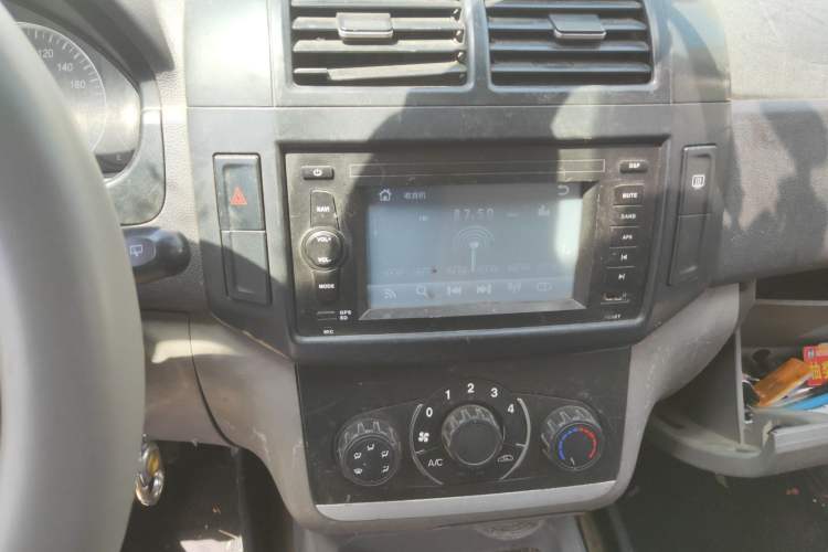 Used BAIC Weiwang M20 2014 1.5L Comfort Version BJ415B Audio And AC Panel