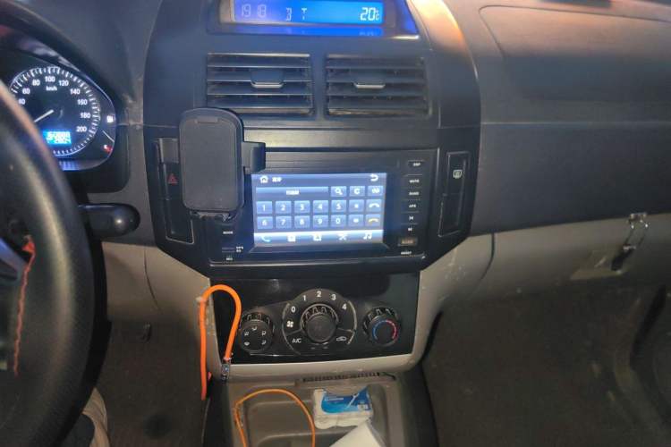 Used BAIC Weiwang M20 2014 1.5L Ultra-Luxury BJ415B Audio And AC Panel