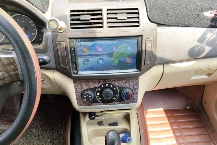 Used BAIC Weiwang M20 2014 1.5L Luxury DAM15DL Audio And AC Panel