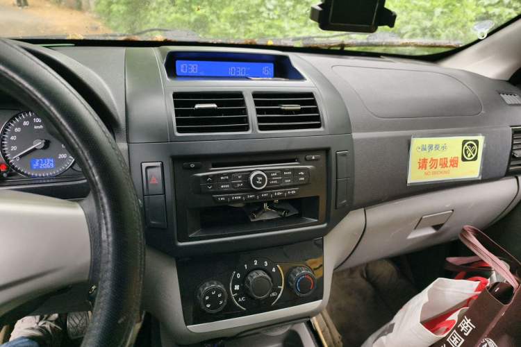 Used BAIC Weiwang M20 2014 1.5L practical type BJ415A Audio And AC Panel