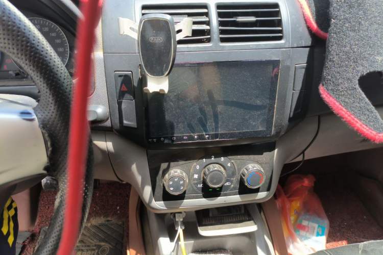Used BAIC Weiwang M20 2014 1.5L practical type BJ415A Audio And AC Panel