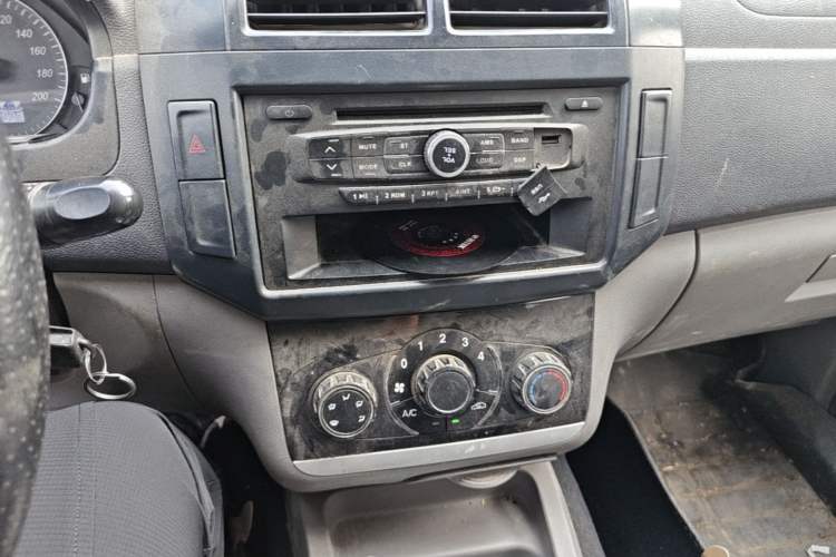 Used BAIC Weiwang M20 2014 1.5L practical type BJ415A Audio And AC Panel