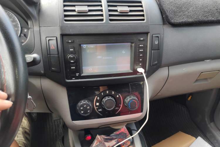Used BAIC Weiwang M20 2014 1.5L Comfort Version BJ415B Audio And AC Panel