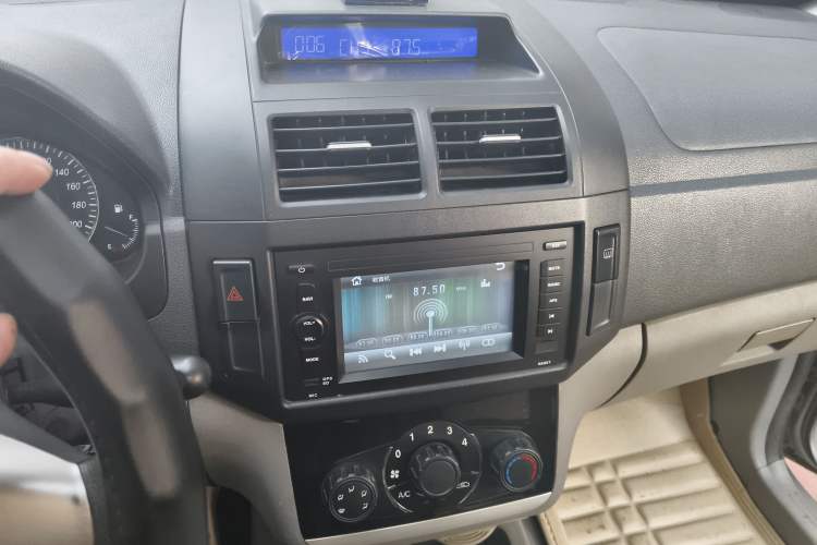 Used BAIC Weiwang M20 2014 1.5L Comfort version DAM15DL Audio And AC Panel