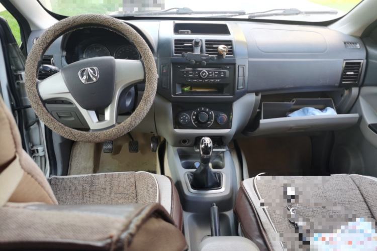 Used BAIC Weiwang M20 2014 1.5L practical type BJ415A Center Console