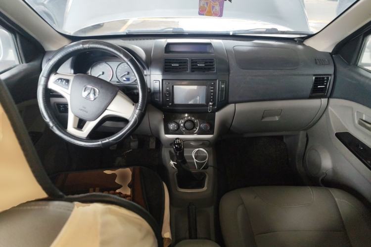 Used BAIC Weiwang M20 2014 1.5L Luxury Version BJ415B Center Console