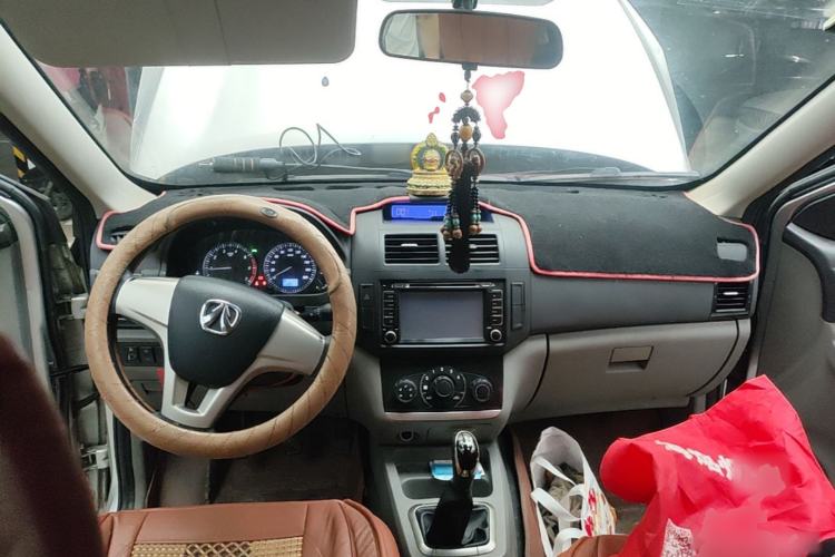Used BAIC Weiwang M20 2014 1.5L Basic Version DAM15DL Center Console