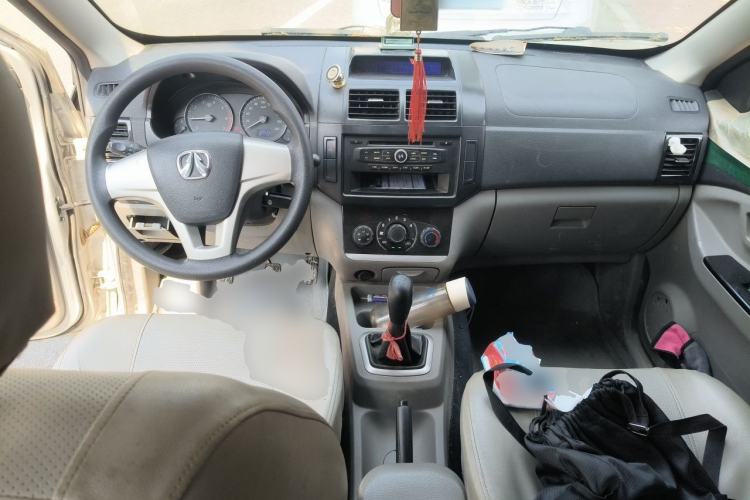 Used BAIC Weiwang M20 2014 1.5L practical type BJ415A Center Console