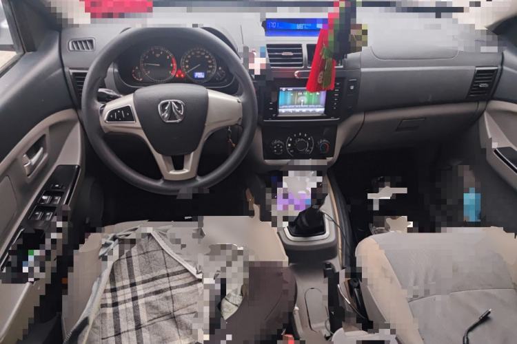 Used BAIC Weiwang M20 2014 1.5L Comfort Version BJ415B Center Console