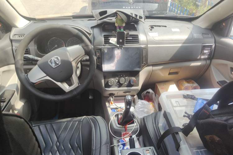 Used BAIC Weiwang M20 2014 1.5L practical type BJ415A Center Console