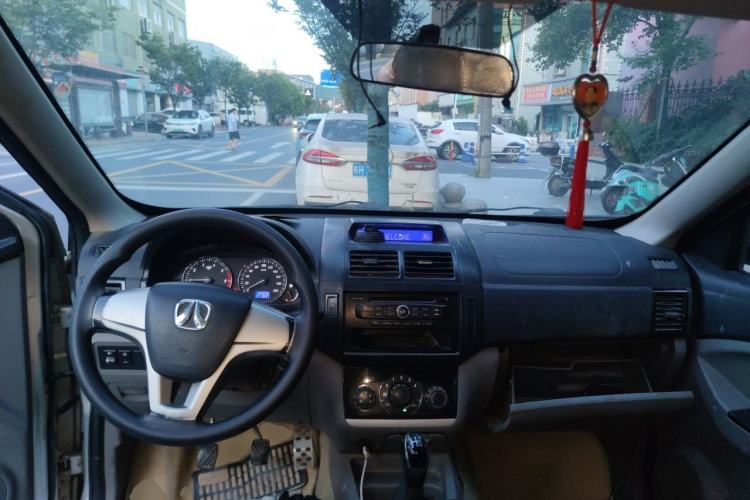 Used BAIC Weiwang M20 2014 1.5L practical type BJ415A Center Console