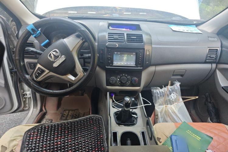 Used BAIC Weiwang M20 2014 1.5L Comfort Version BJ415B Center Console