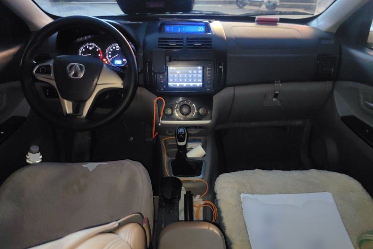Used BAIC Weiwang M20 2014 1.5L Ultra-Luxury BJ415B Center Console