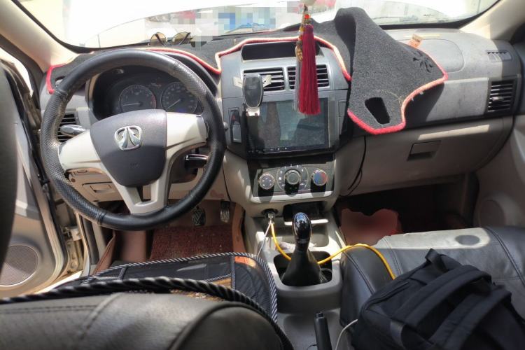 Used BAIC Weiwang M20 2014 1.5L practical type BJ415A Center Console