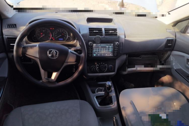 Used BAIC Weiwang M20 2014 1.5L practical type BJ415A Center Console