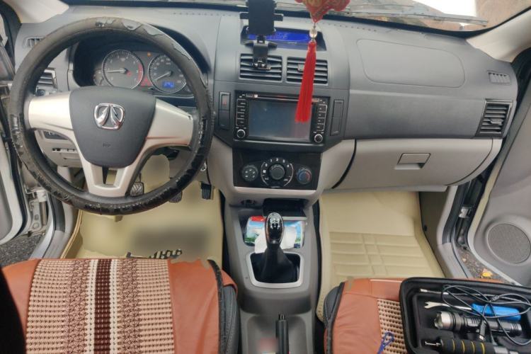 Used BAIC Weiwang M20 2014 1.5L practical type BJ415A Center Console