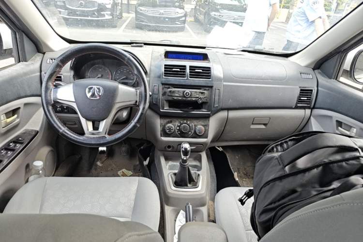 Used BAIC Weiwang M20 2014 1.5L practical type BJ415A Center Console