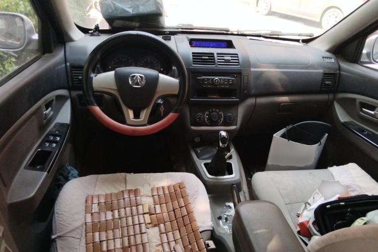 Used BAIC Weiwang M20 2014 1.5L practical type BJ415A Center Console