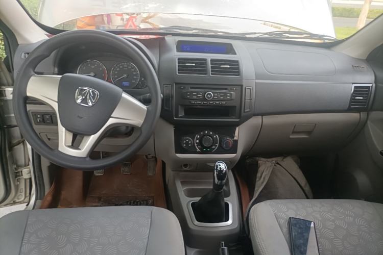 Used BAIC Weiwang M20 2014 1.5L Basic Version DAM15DL Center Console