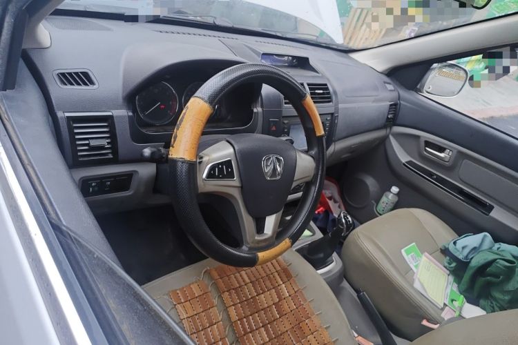 Used BAIC Weiwang M20 2014 1.5L Comfort Version BJ415B Center Console