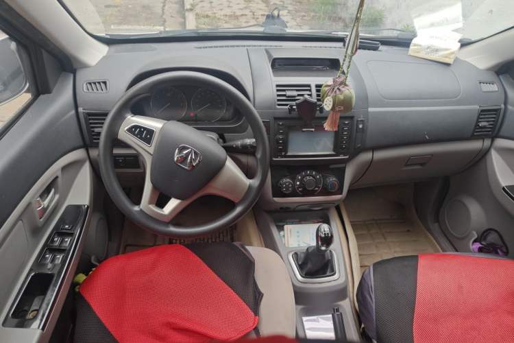 Used BAIC Weiwang M20 2014 1.5L Comfort Version BJ415B Center Console
