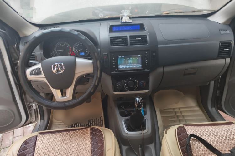 Used BAIC Weiwang M20 2014 1.5L Comfort version DAM15DL Center Console