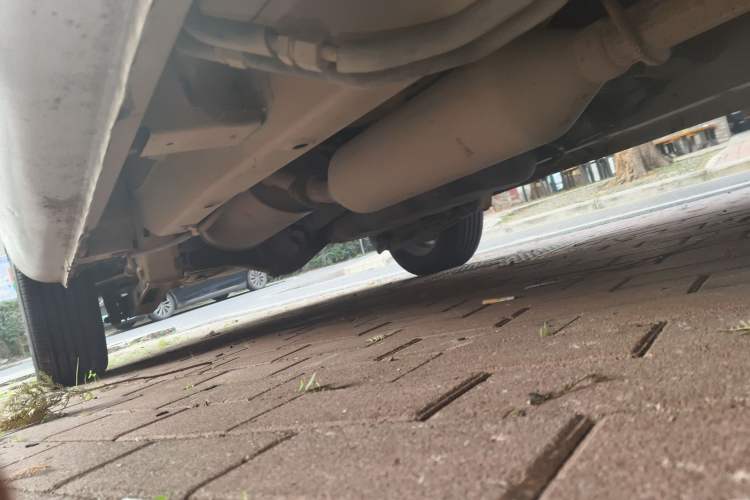Used BAIC Weiwang M20 2014 1.5L Comfort version DAM15DL Chassis Front Right