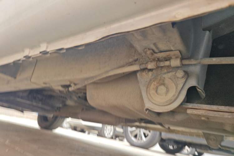 Used BAIC Weiwang M20 2014 1.5L practical type BJ415A Chassis Rear Left