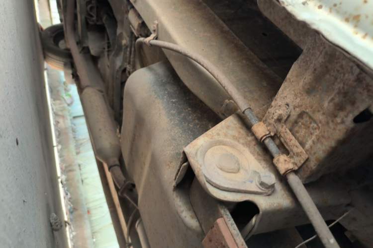 Used BAIC Weiwang M20 2014 1.5L practical type BJ415A Chassis Rear Left