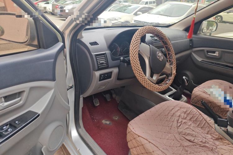 Used BAIC Weiwang M20 2014 1.5L practical type BJ415A Driver Seat