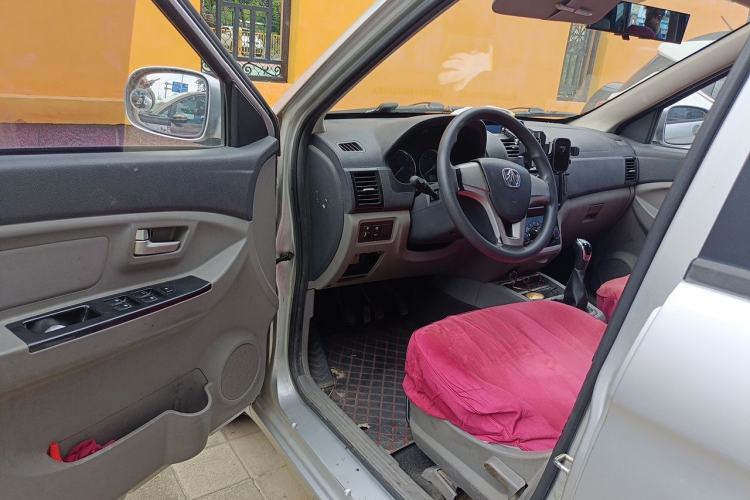 Used BAIC Weiwang M20 2014 1.5L Basic Version BJ415B Driver Seat