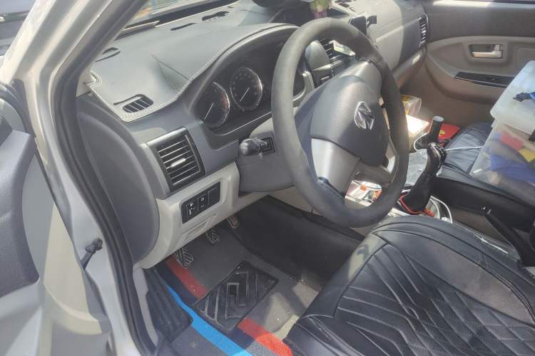 Used BAIC Weiwang M20 2014 1.5L practical type BJ415A Driver Seat