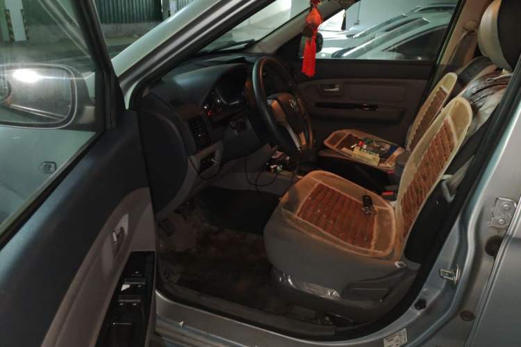 Used BAIC Weiwang M20 2014 1.5L practical type BJ415A Driver Seat