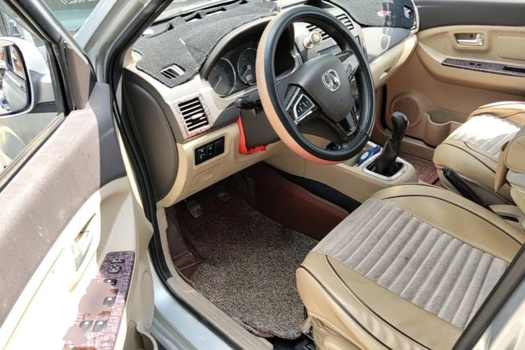 Used BAIC Weiwang M20 2014 1.5L Luxury DAM15DL Driver Seat