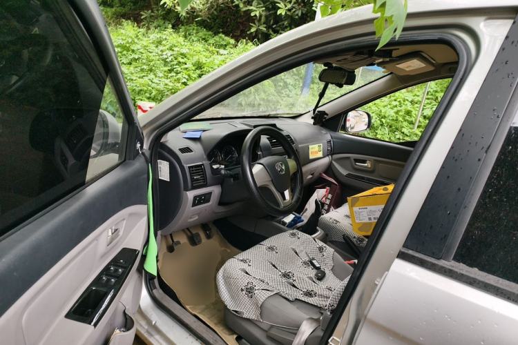 Used BAIC Weiwang M20 2014 1.5L practical type BJ415A Driver Seat