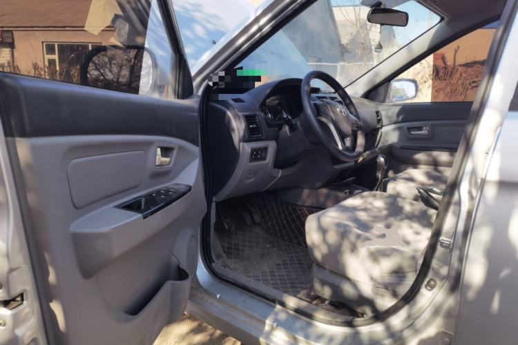 Used BAIC Weiwang M20 2014 1.5L practical type BJ415A Driver Seat