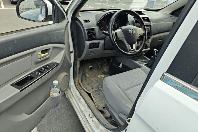 Used BAIC Weiwang M20 2014 1.5L practical type BJ415A Driver Seat