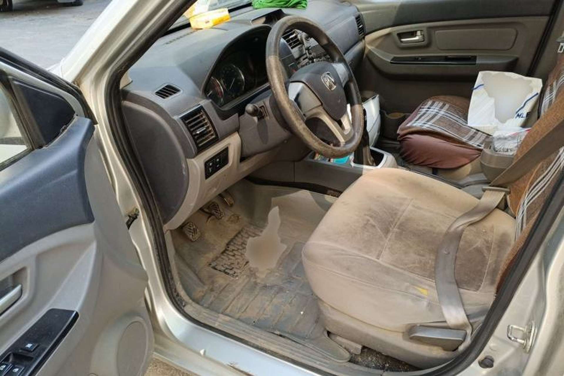 Used BAIC Weiwang M20 2014 1.5L practical type BJ415A Driver Seat