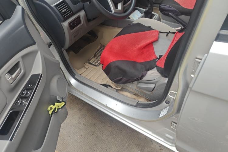 Used BAIC Weiwang M20 2014 1.5L Comfort Version BJ415B Driver Seat