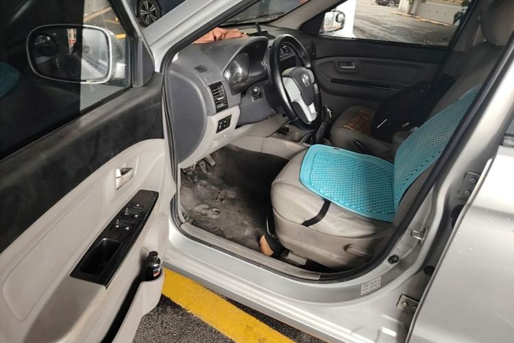 Used BAIC Weiwang M20 2014 1.5L Basic Version DAM15DL Driver Seat