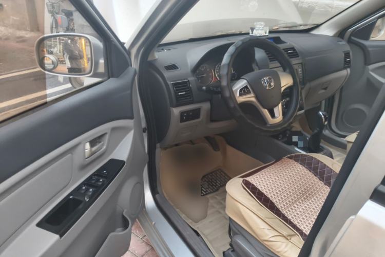 Used BAIC Weiwang M20 2014 1.5L Comfort version DAM15DL Driver Seat