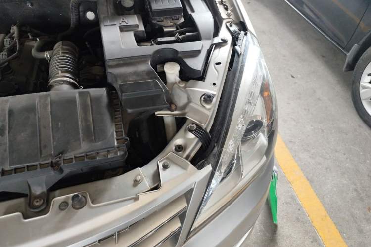 Used BAIC Weiwang M20 2014 1.5L Luxury Version BJ415B Engine Bay Left