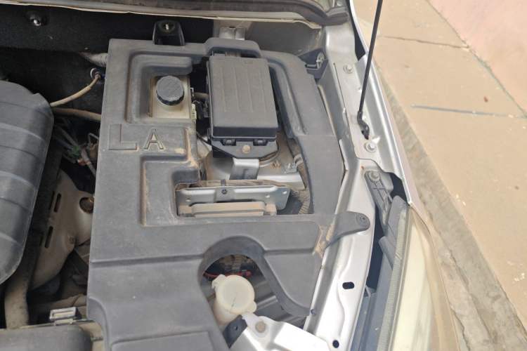 Used BAIC Weiwang M20 2014 1.5L practical type BJ415A Engine Bay Left