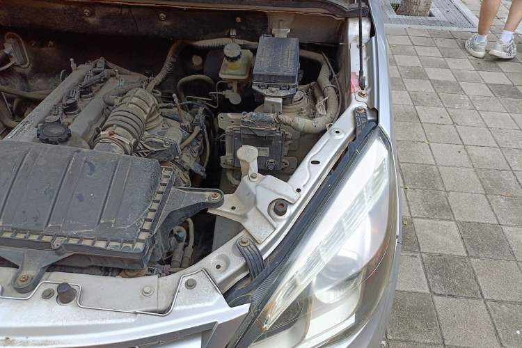 Used BAIC Weiwang M20 2014 1.5L Basic Version BJ415B Engine Bay Left