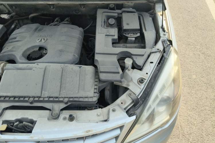 Used BAIC Weiwang M20 2014 1.5L practical type BJ415A Engine Bay Left
