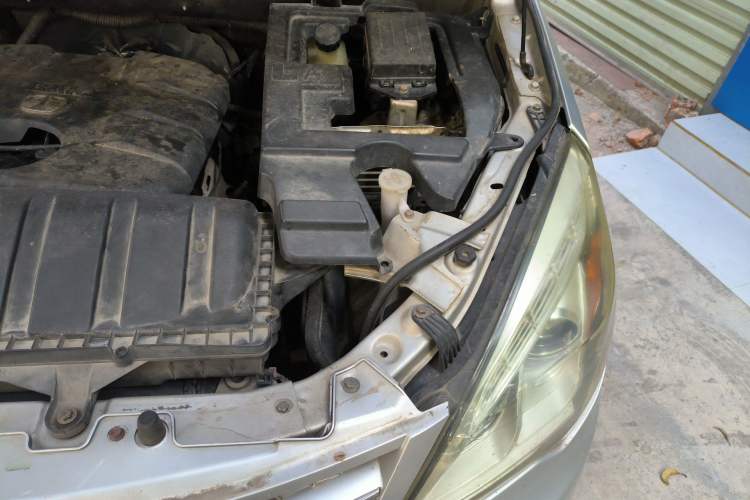 Used BAIC Weiwang M20 2014 1.5L practical type BJ415A Engine Bay Left