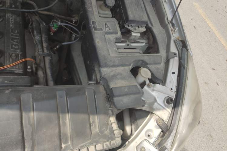 Used BAIC Weiwang M20 2014 1.5L practical type BJ415A Engine Bay Left