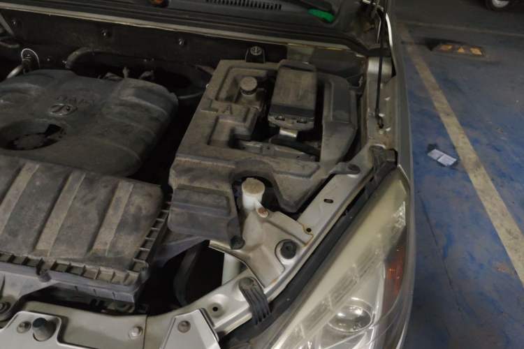 Used BAIC Weiwang M20 2014 1.5L practical type BJ415A Engine Bay Left