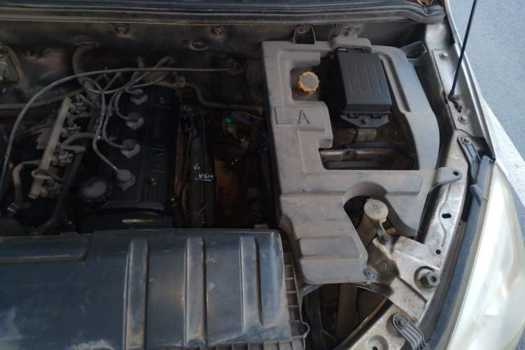 Used BAIC Weiwang M20 2014 1.5L practical type BJ415A Engine Bay Left